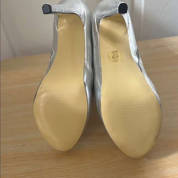 Sleek Silver Ankle Boots - Picture 8 of 8